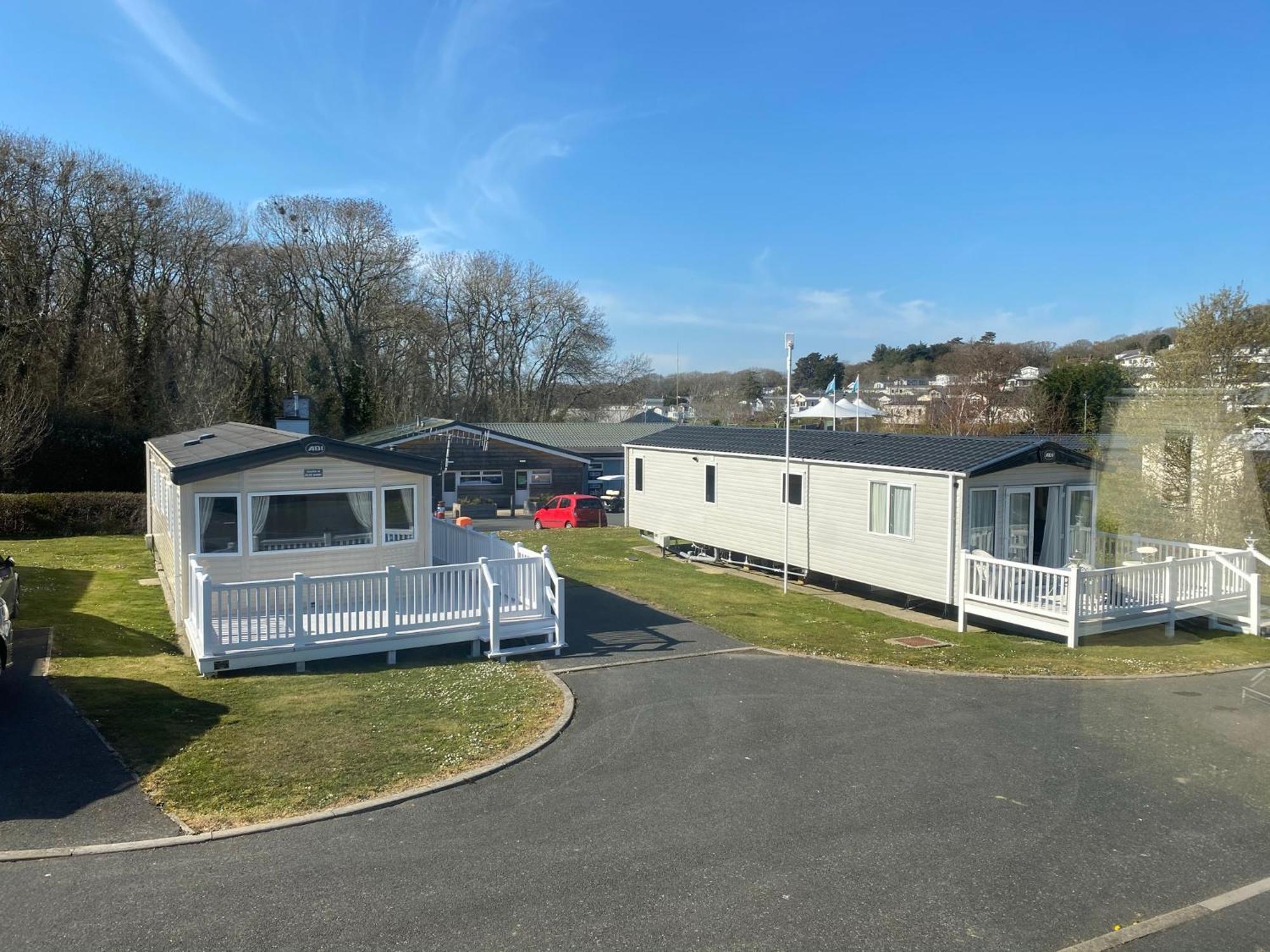 Whitecliff Bay Holiday Park - Most Popular Location Near Pools, Clubs And Beach Бембридж Екстериор снимка