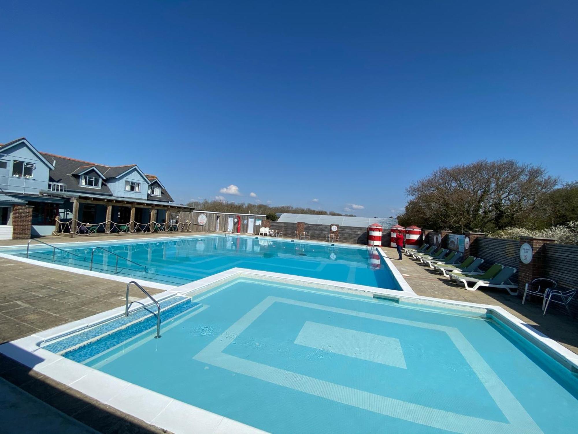 Whitecliff Bay Holiday Park - Most Popular Location Near Pools, Clubs And Beach Бембридж Екстериор снимка