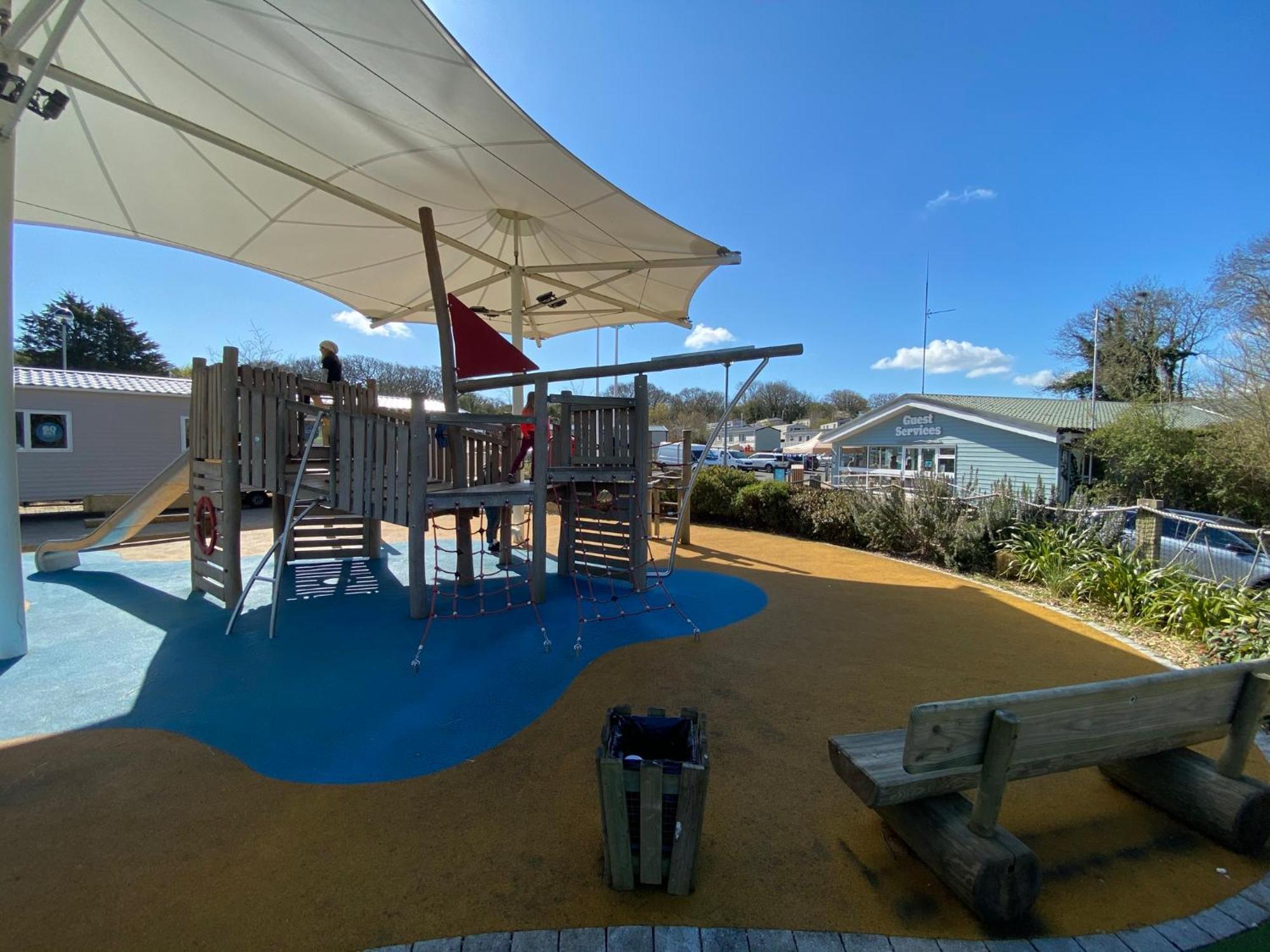 Whitecliff Bay Holiday Park - Most Popular Location Near Pools, Clubs And Beach Бембридж Екстериор снимка
