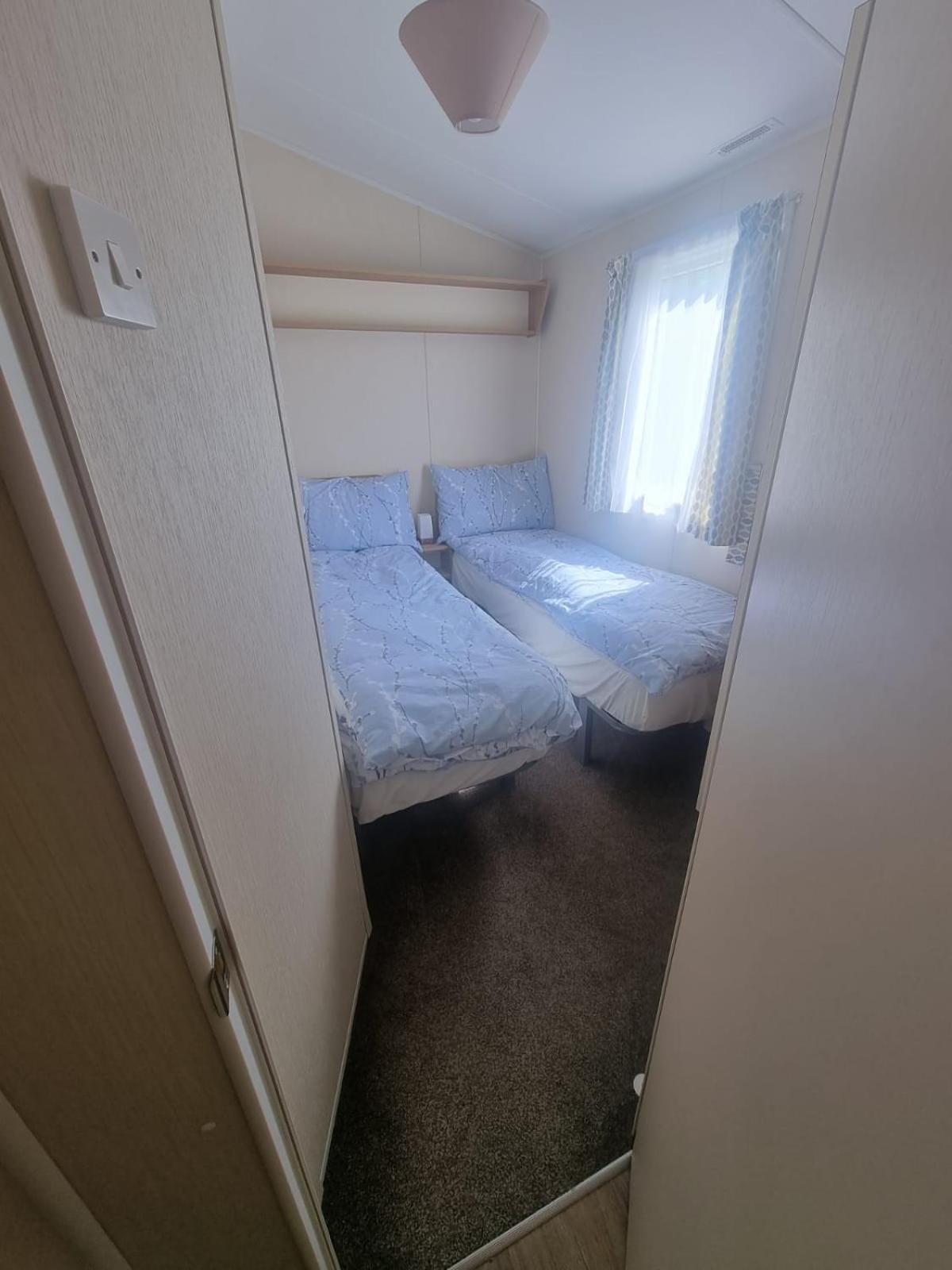 Whitecliff Bay Holiday Park - Most Popular Location Near Pools, Clubs And Beach Бембридж Екстериор снимка